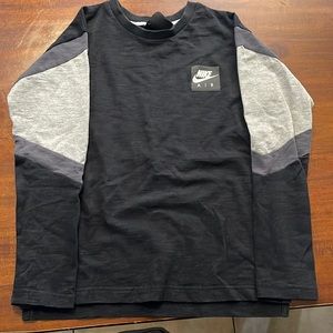 Boys Nike long sleeve shirt size Large